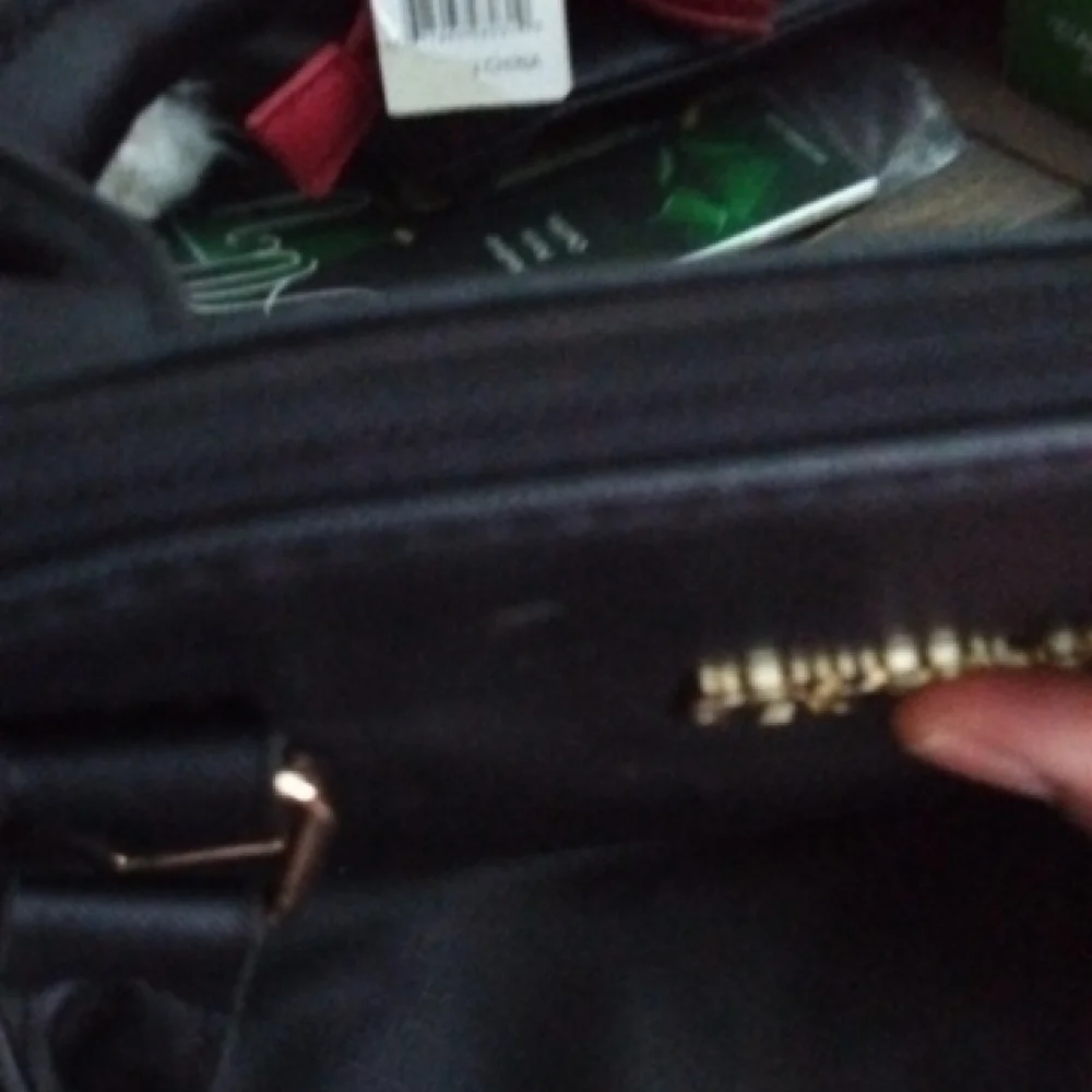Kenneth Cole Reaction Black Shoulder Bag - Picture 4 of 7